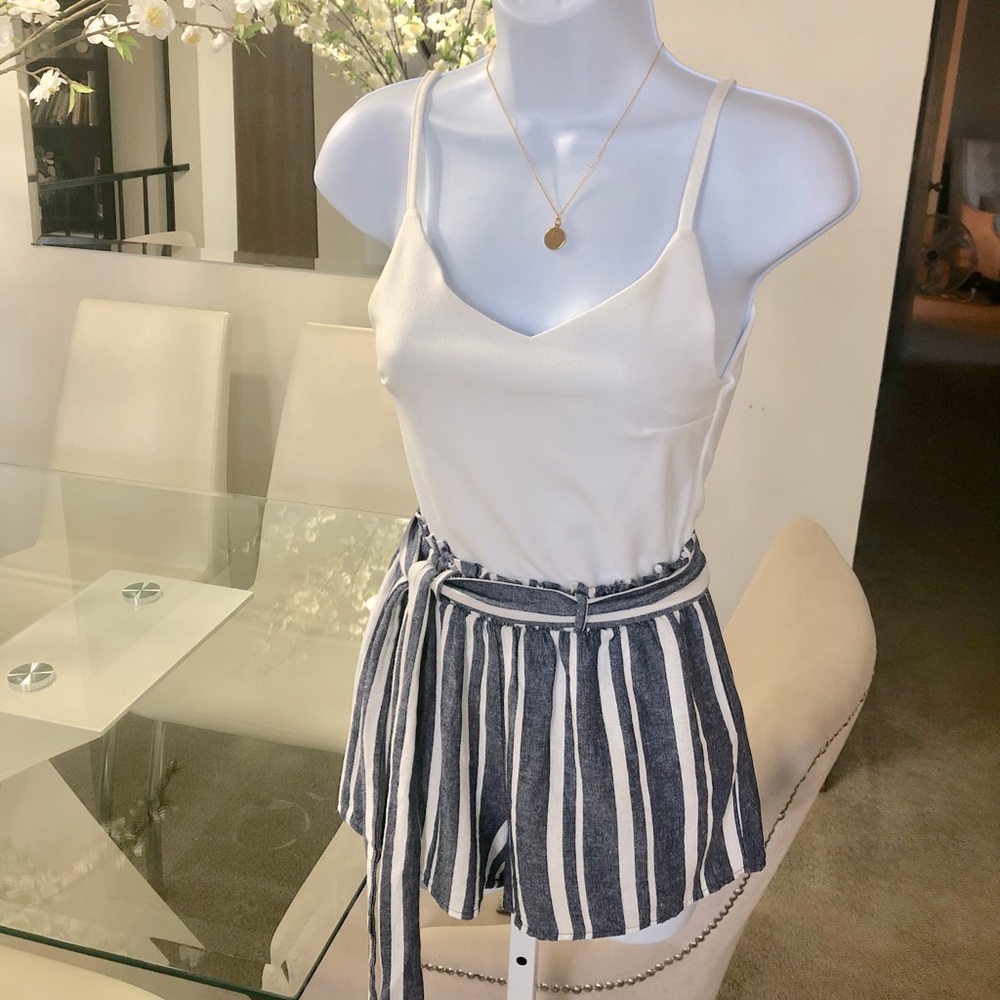 Franchescas boutique, White and blue Romper,size XXS . Blue Rain
